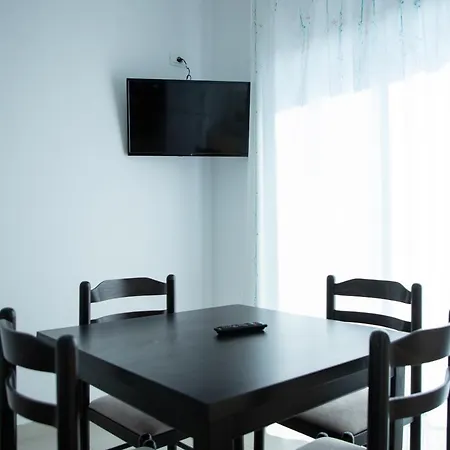فندق فيكتوريا 3* Velipojë